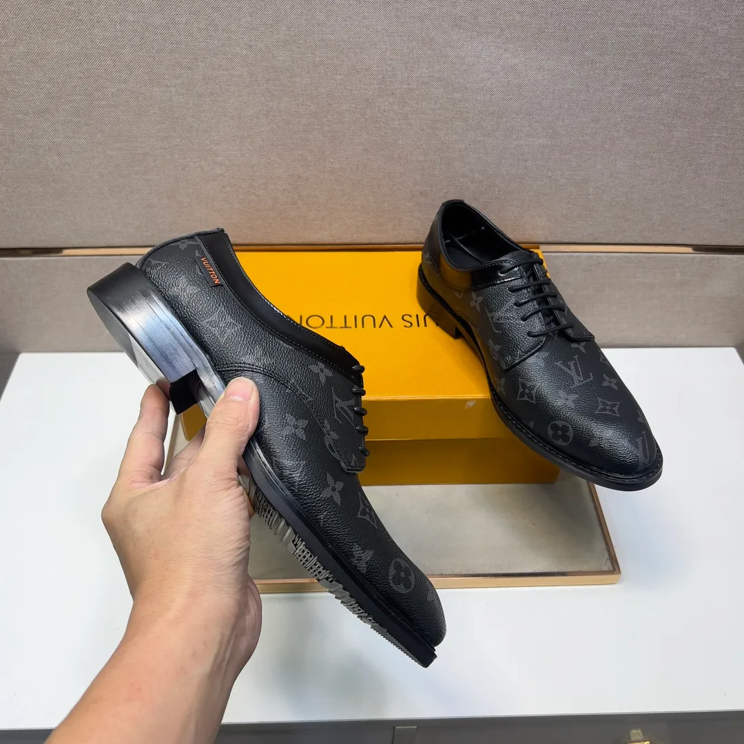 ⬛️Men's shoes💰p462【LV～】Men's casual formal leather shoes 2025z cabinet sales simultaneously 🔶Size: 39-44#️⃣ 🔷2 colors🔜The upper is made of multi-material splicing➕Cow leather lining, comfortable and breathable, sole: original comfortable and wear-resistant outsole, ⚠️real thing📱photographed🎬real thing is better📢📢📢